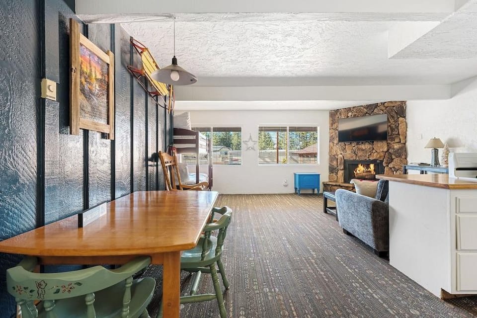 SoCal Vacations - Village Inn Hotel in Big Bear