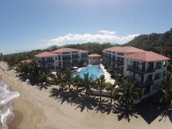Playa Escondida Beach Club Hotel in Atlántida Department