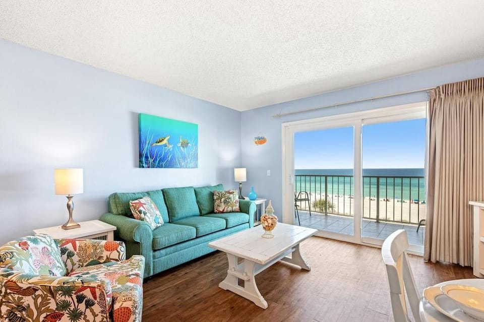 The Summit 524 Hotel in Upper Grand Lagoon