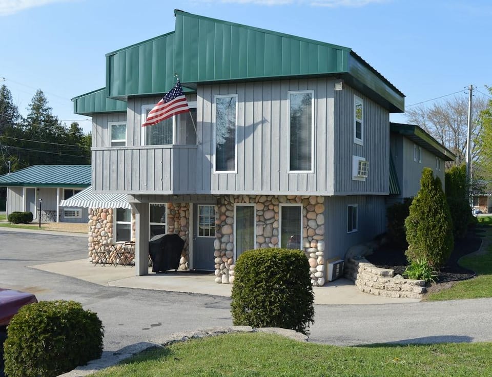 Coastal Suites Resort Hotel in Beulah