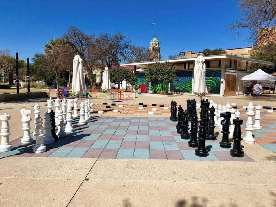 Adorable 4Br 2BA Close to Riverwalk and Downtown Hotel in San Antonio