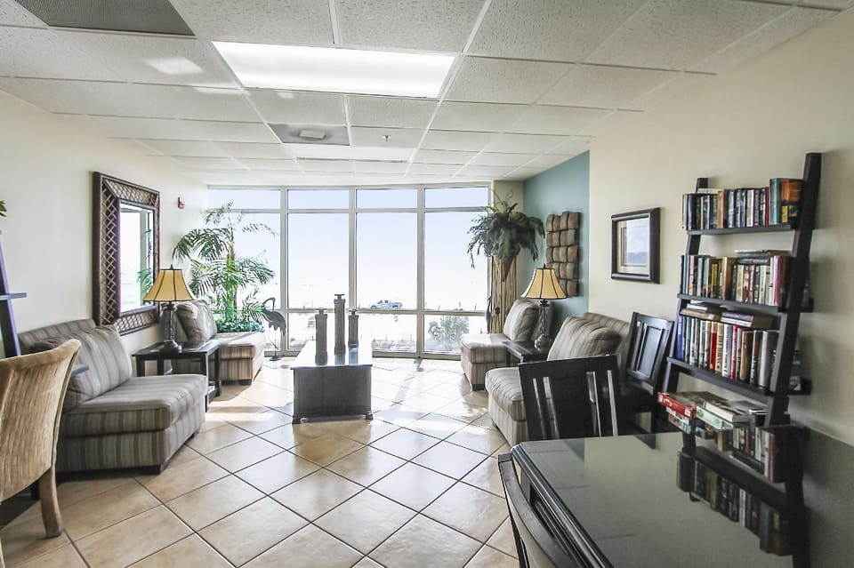 Ocean Villa Resort by Book That Condo Hotel in Long Beach