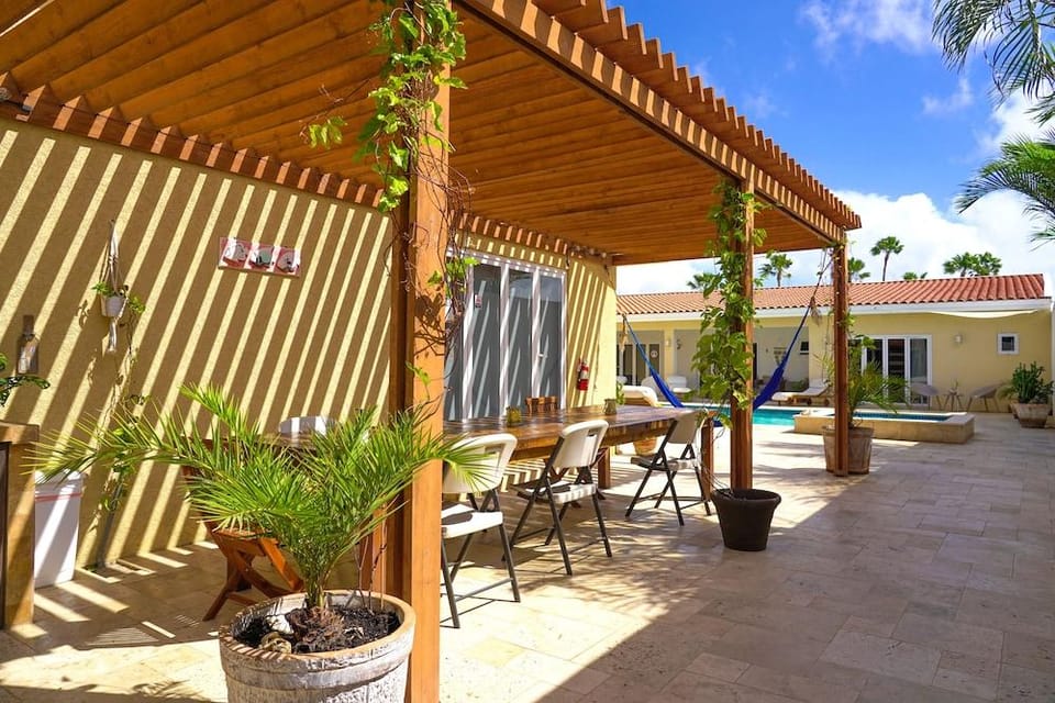 Arubas Bakval Suites Hotel in Noord