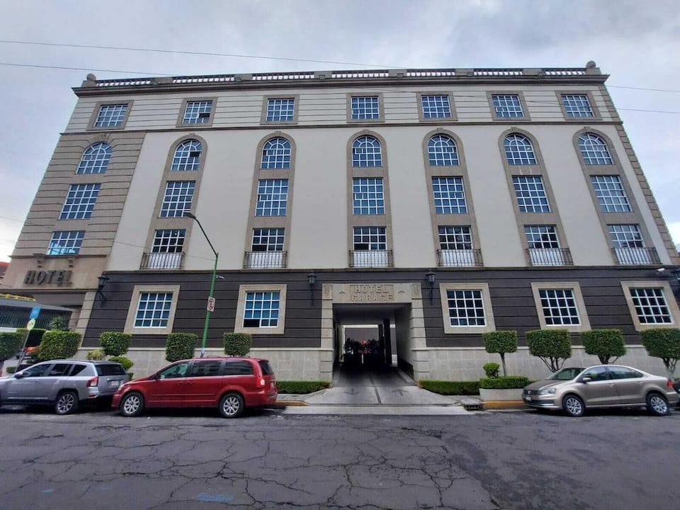 Hotel Plaza Belices - Solo Adultos Hotel in Mexico City