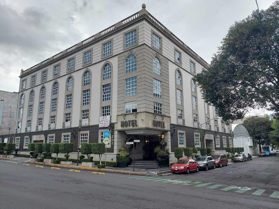 Hotel Plaza Belices - Solo Adultos Hotel in Mexico City