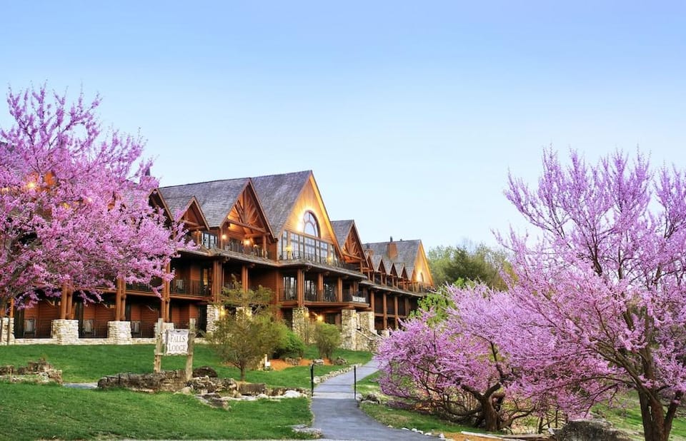 Big Cedar Lodge Hotel in Ridgedale