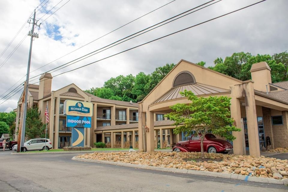 Norma Dan Motel - Near Dolly Parton's Stampede Dinner Attraction Hotel in Pigeon Forge