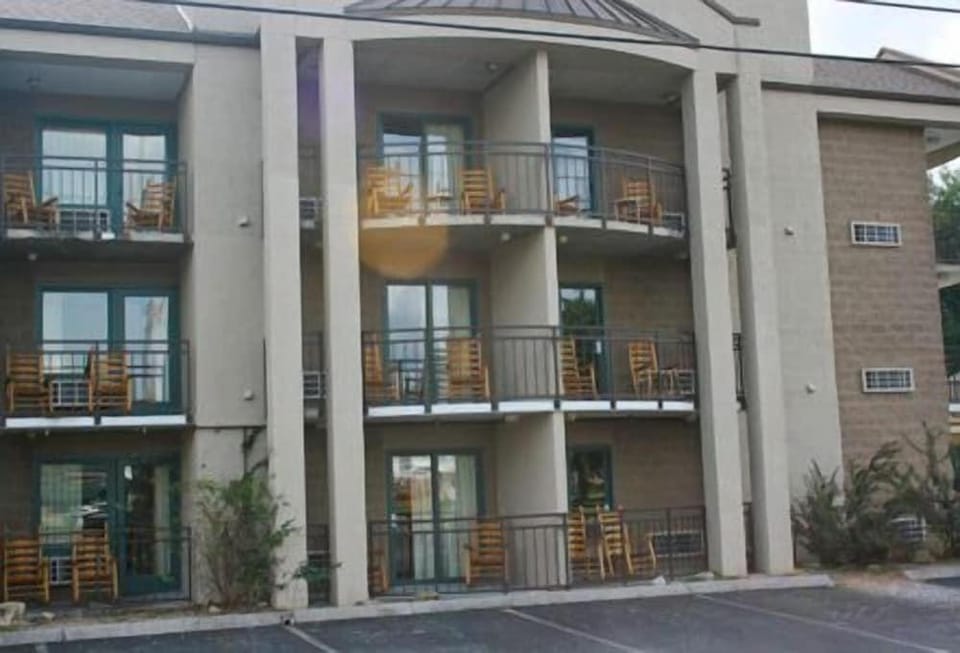 Norma Dan Motel - Near Dolly Parton's Stampede Dinner Attraction Hotel in Pigeon Forge