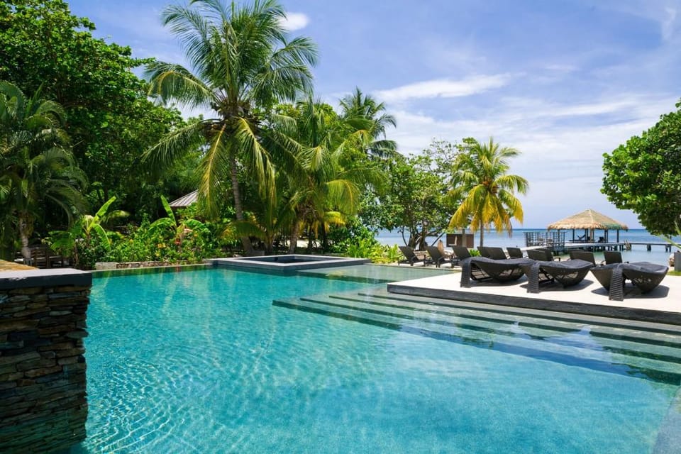 Xbalanque Hotel in Bay Islands Department