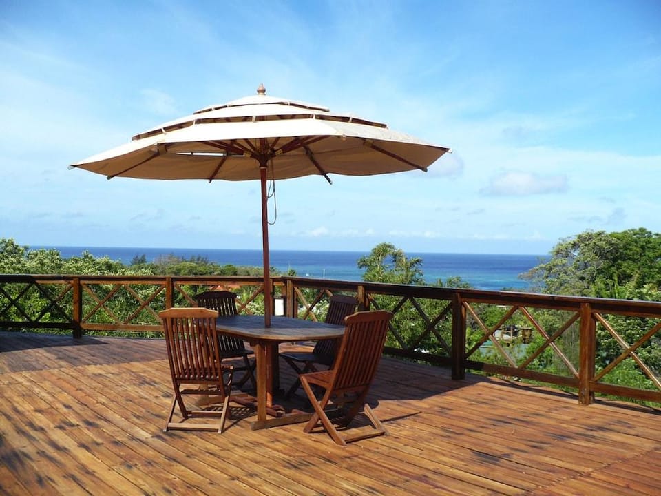 Roatan Bed & Breakfast Apartments Hotel in West End