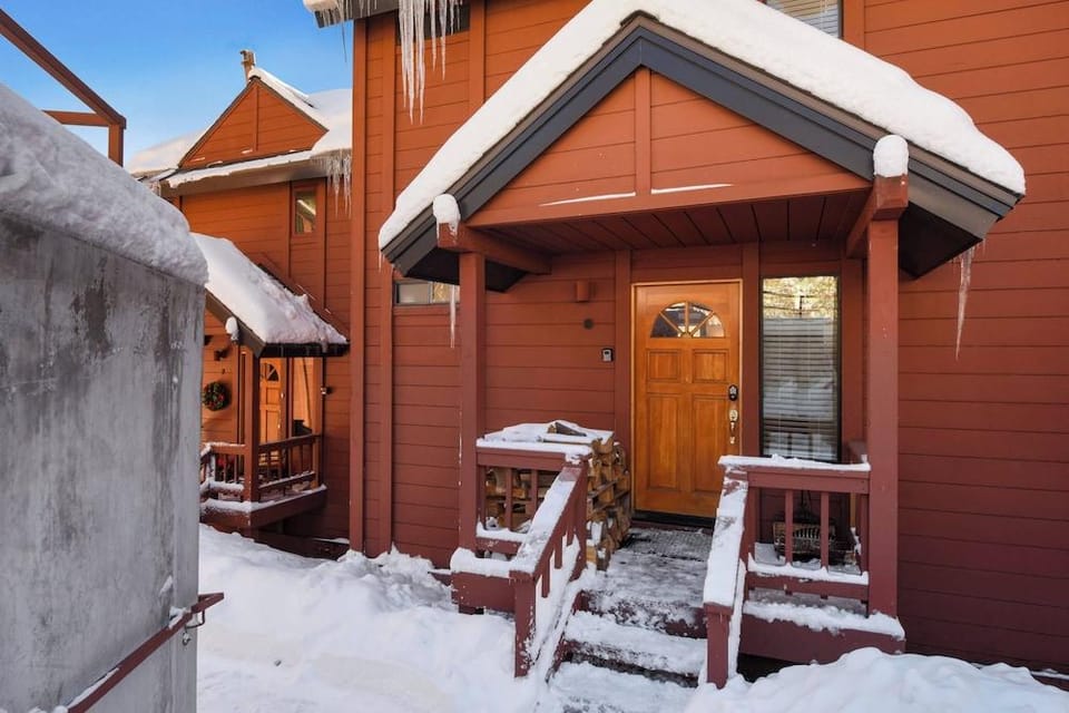 Valley View Bliss Hotel in Palisades Tahoe (Olympic Valley)