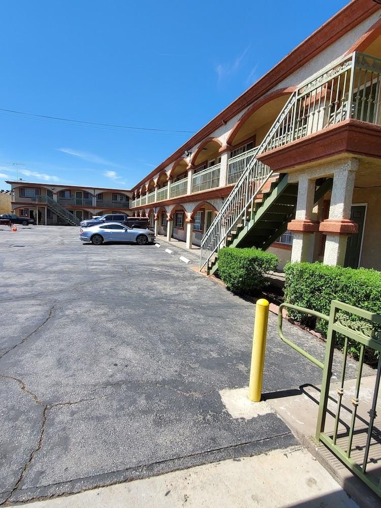 Delmonico Inn & Suites Hotel in Sylmar