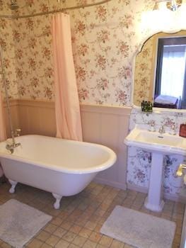 Pescadero Creek Inn Hotel in San Francisco Bay Area