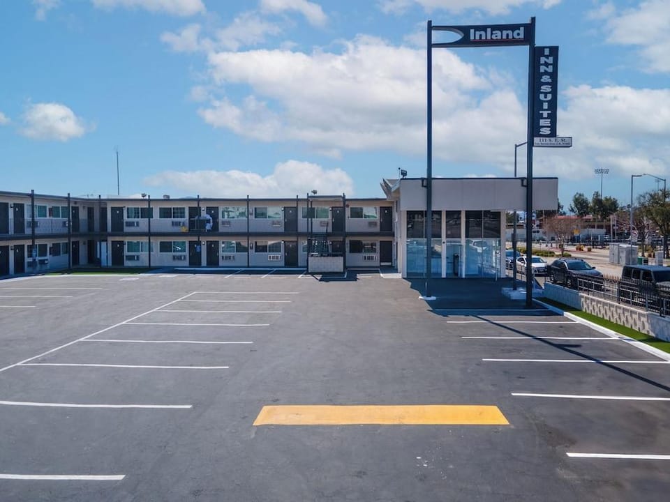 Inland Inn & Suites Hotel in San Bernardino