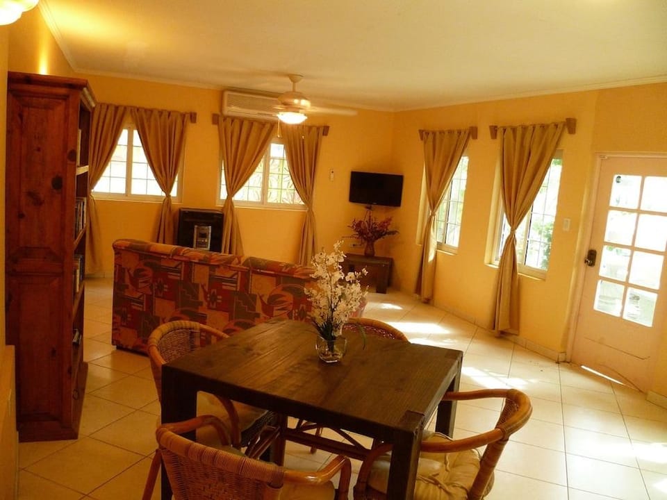 Le Chateau Ocean Villas Hotel in Oranjestad