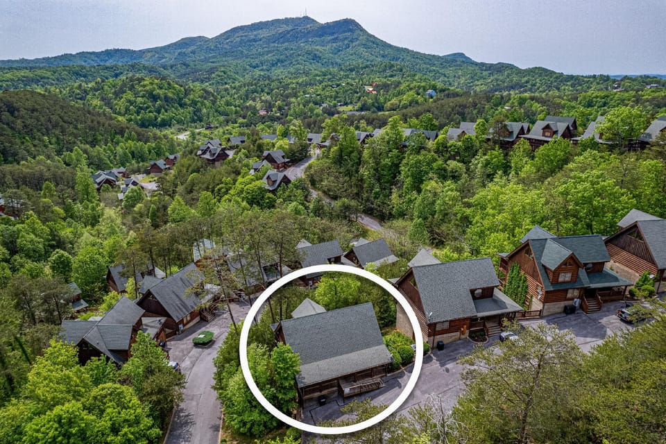 Sugar Shack - One Bedroom Cabin Hotel in Pigeon Forge