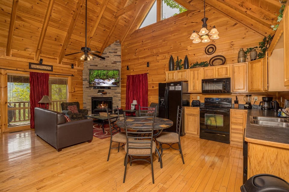 Sugar Shack - One Bedroom Cabin Hotel in Pigeon Forge