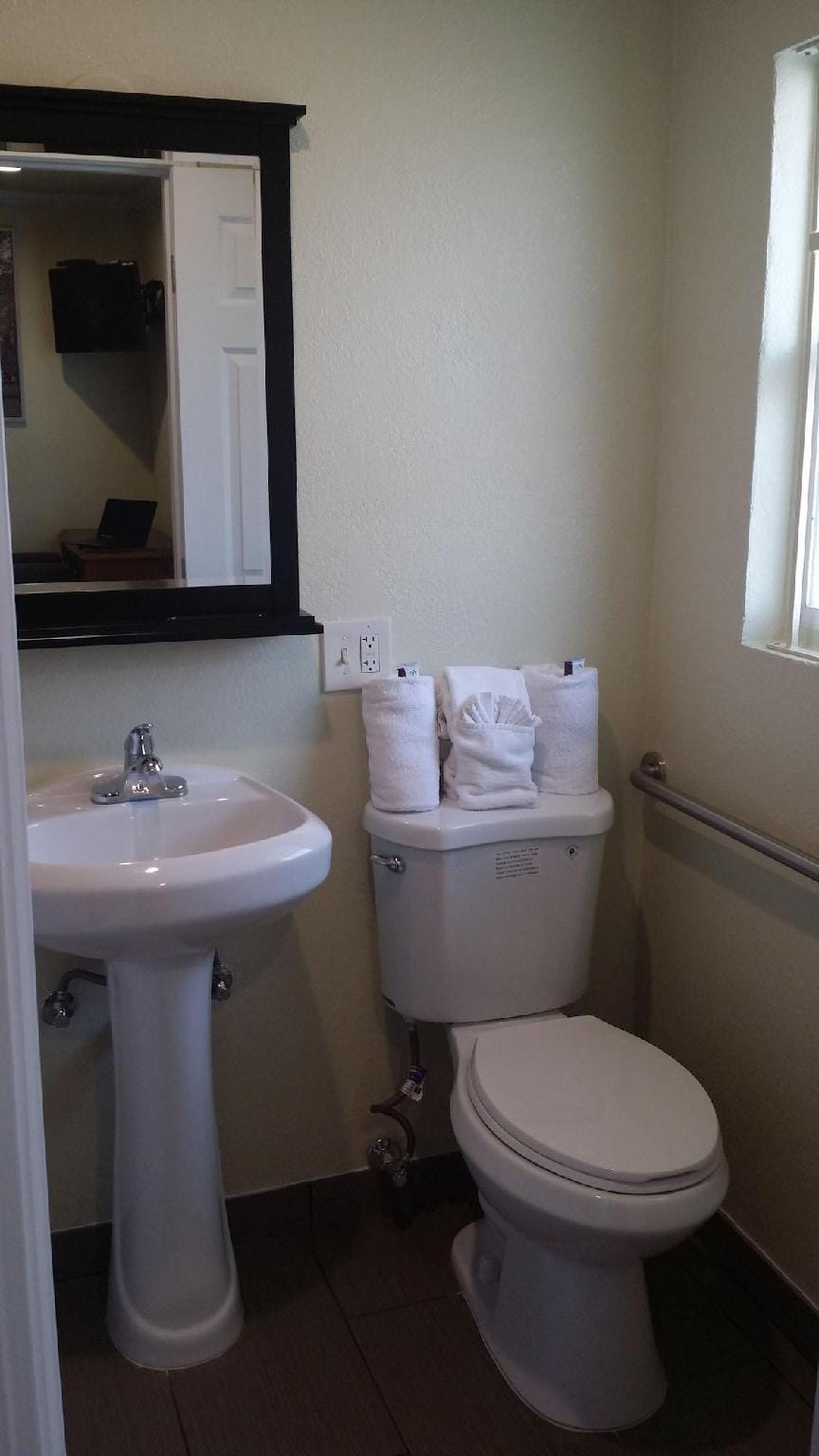 Travel Inn Hotel in Oakland