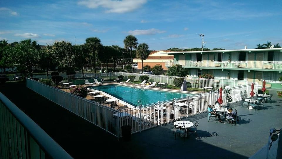 Boca Inn Hotel in Boca Raton