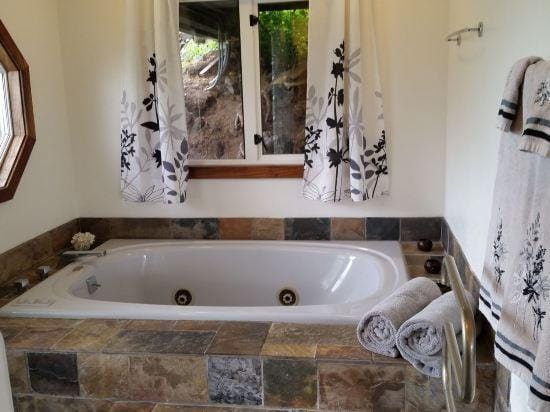 Volcano Acres Ranch B&B Hotel in Volcano