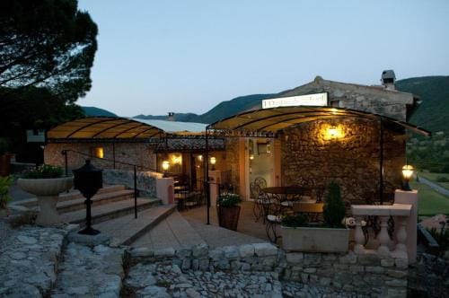 Hotel L'Oustau de la Font Hotel in Provence-Alpes-Côte d'Azur
