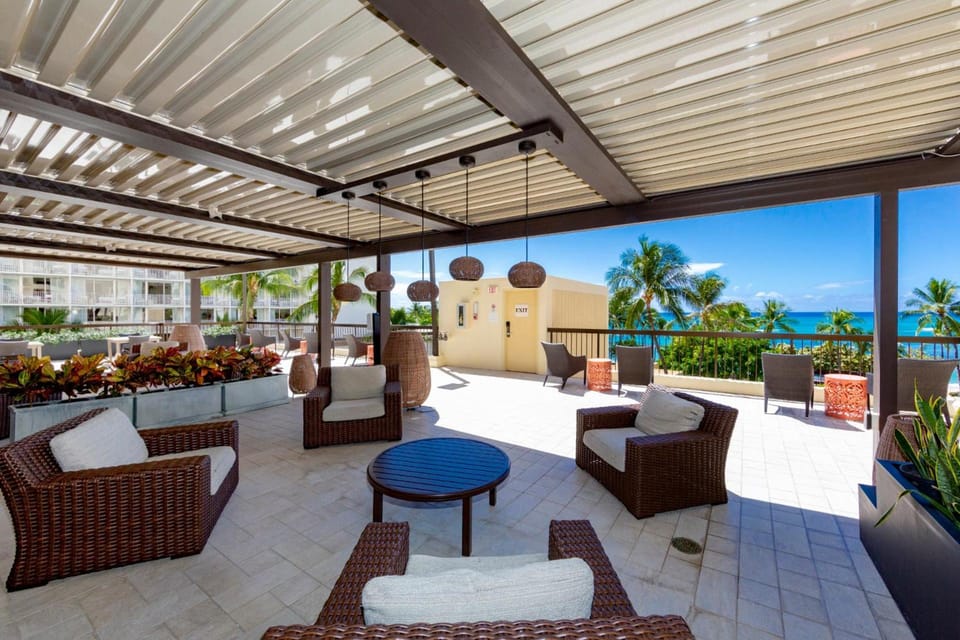Ocean Front Spectacular Condo Apartment hotel in Honolulu