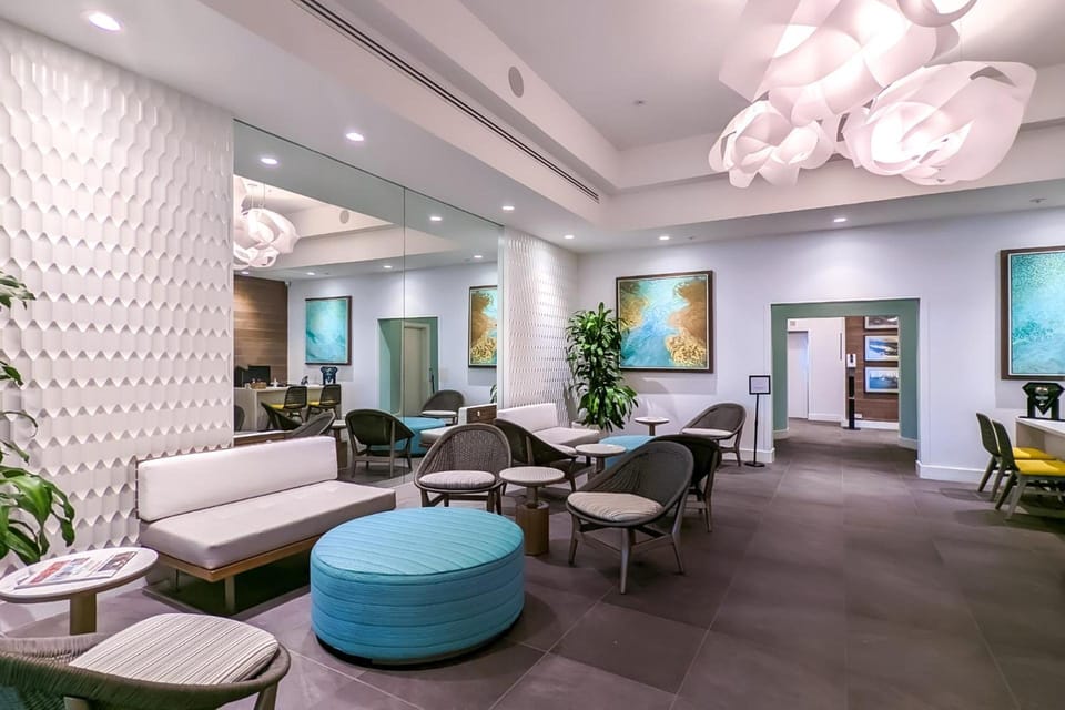 Ocean Front Spectacular Condo Apartment hotel in Honolulu