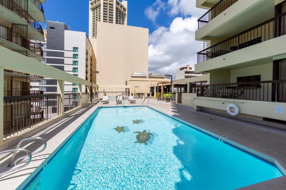 Ocean Front Spectacular Condo Apartment hotel in Honolulu