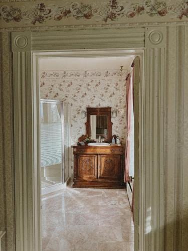 Adams Pragge House - Victorian Bed & Breakfast Hotel in Port Townsend