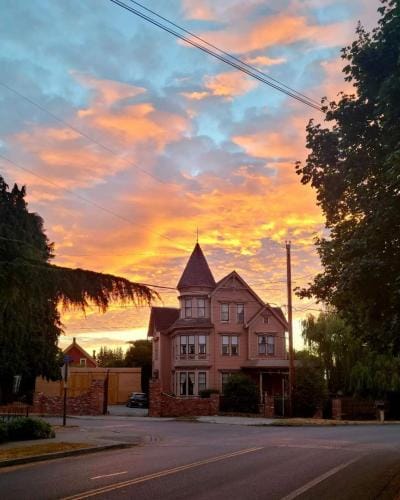 Adams Pragge House - Victorian Bed & Breakfast Hotel in Port Townsend