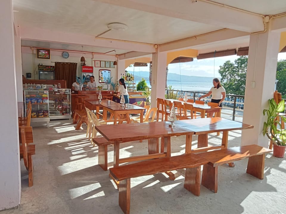 Dumalaay Coastline Resort  Hotel in Central Visayas