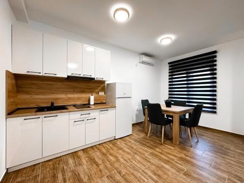 Kiko apartmani LUX Hotel in Timiș County