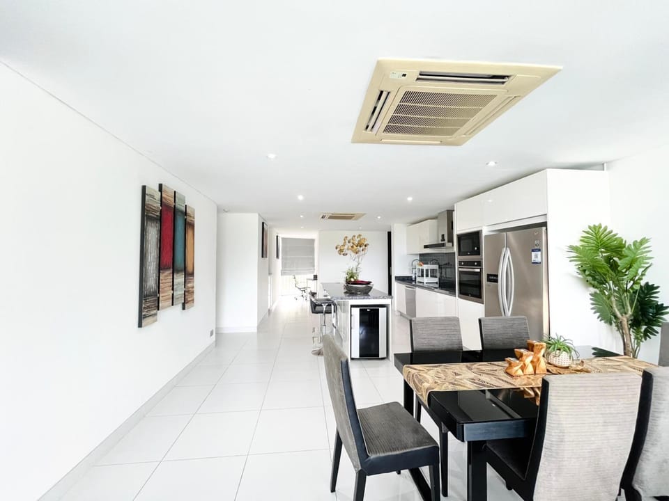 Twin Sand Resort Penthouse Hotel in Patong