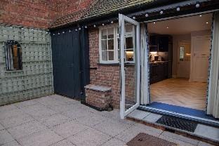 Number Six Hotel in Tontine Hill