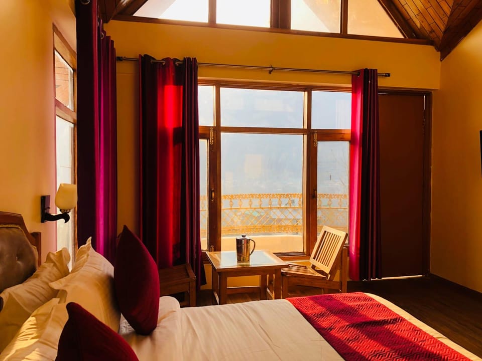 Shreshtam Lakhnpal Resort Hotel in Manali
