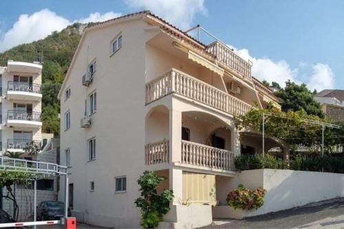 Apartments Dunja Hotel in Sveti Stefan