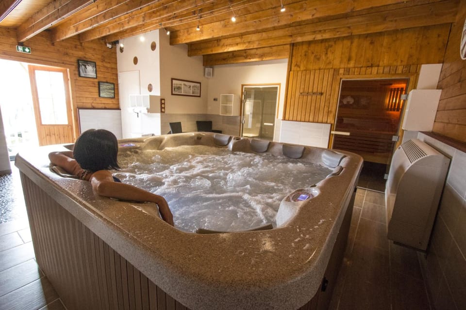 Logis Hotel Centrotel et Spa Bulles d'Allier Hotel in Bourgogne-Franche-Comté