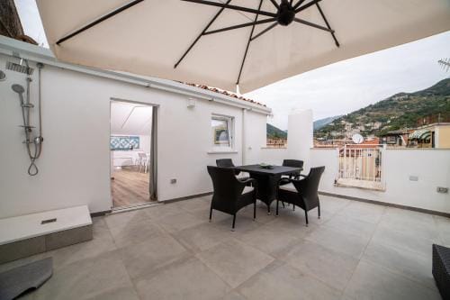 REGINNA LIGHTHOUSE Hotel in Maiori