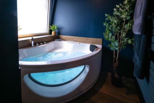 Au Cheval Noir Hotel in Hauts-de-France
