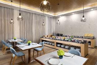Microtel by Wyndham Hangzhou Hotel in Hangzhou