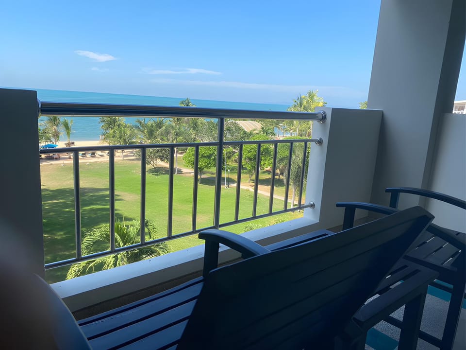 Pinnacle Beachfront Boutique Hotel in Pattaya City