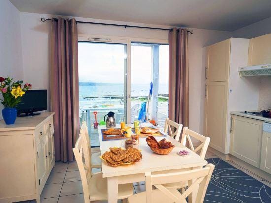 Vacancéole Le Domaine de Bertheaume Hotel in Plougonvelin