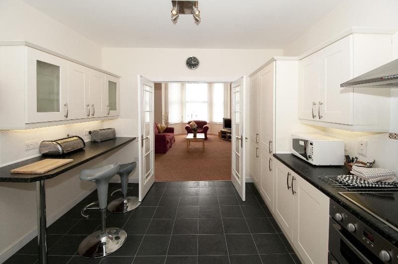 Cunard Apartments Hotel in Douglas