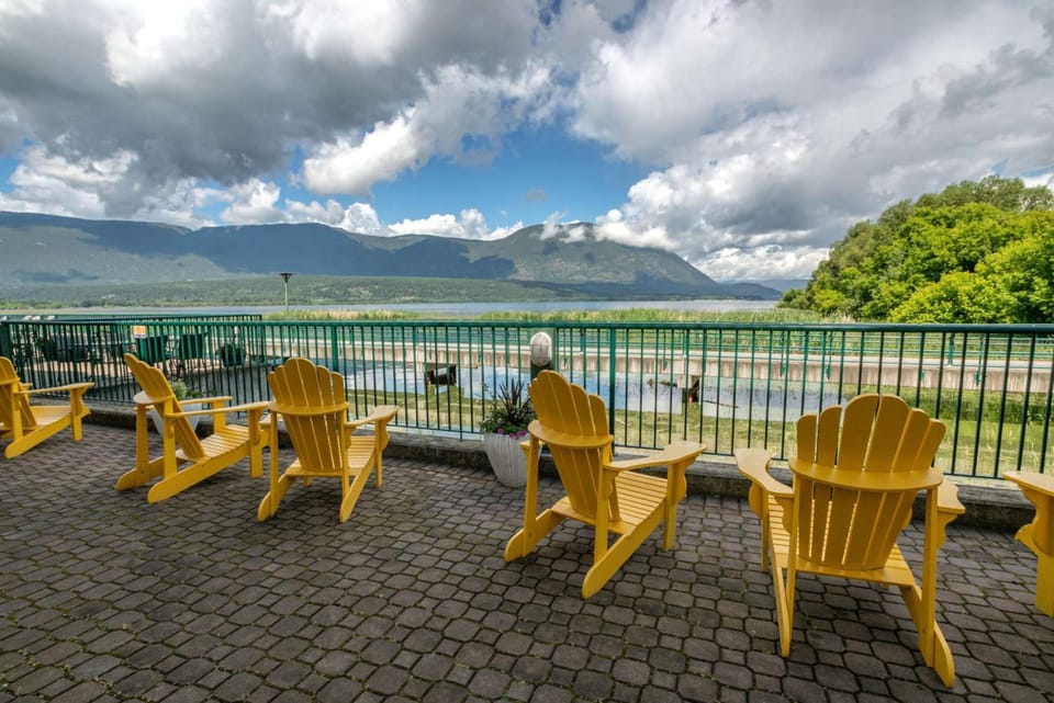 Prestige Harbourfront Resort, WorldHotels Luxury Hotel in Salmon Arm
