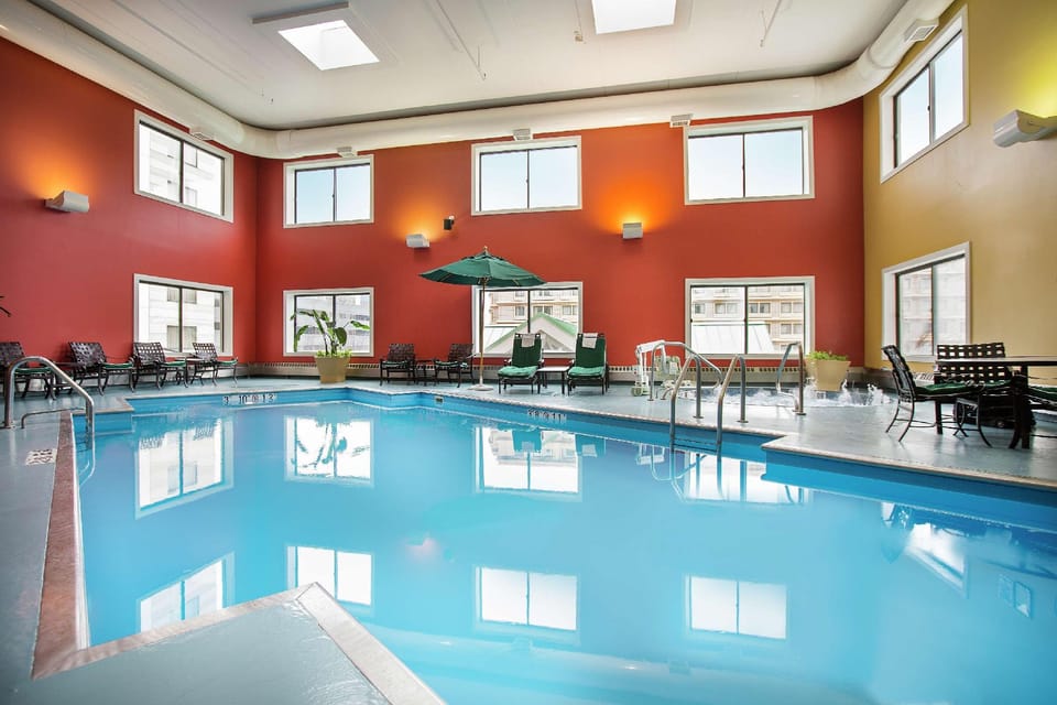 DoubleTree by Hilton Chicago O'Hare Airport - Rosemont Hotel in Rosemont