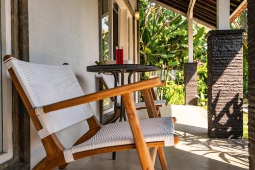 Jungle Amaranth Villa Canggu - Exclusive 3BR Retreat with Pool, Modern Amenities and Top Location -  Hotel in North Kuta