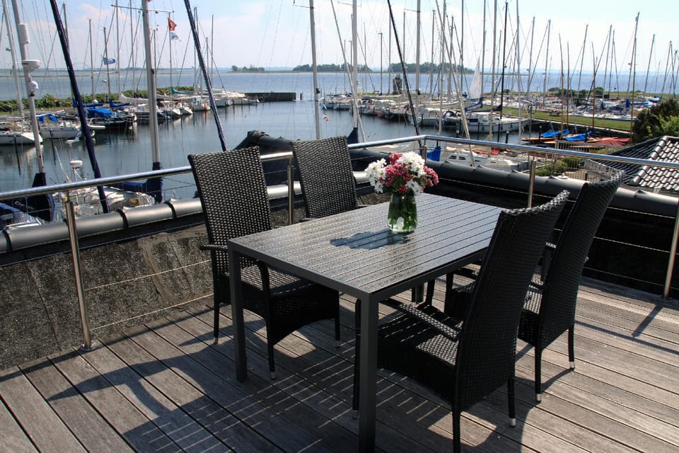 Meerblick Lemkenhafen Hotel in Ostholstein
