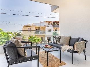 Sanders Cruise-Modern 2-bdr. apt. w2 balconies Hotel in Limassol City