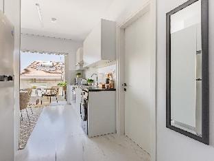 Sanders Cruise - Elegant Studio apt. wbalcony Hotel in Limassol City