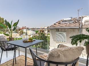 Sanders Cruise - Spacious Studio apt. wbalcony Hotel in Limassol City